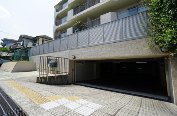 日商岩井芦屋翠ヶ丘マンションのエントランス