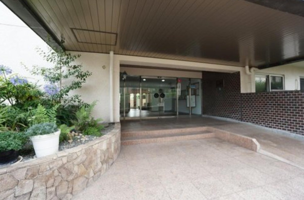 日商岩井芦屋翠ヶ丘マンションのエントランス