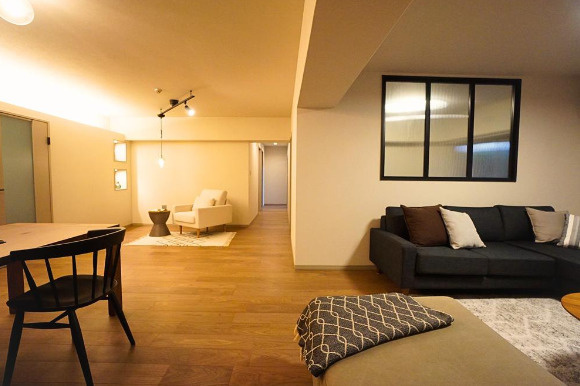 日商岩井芦屋翠ヶ丘マンションの居間・リビング