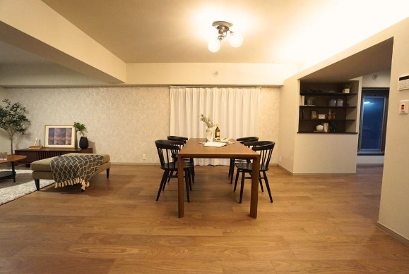 日商岩井芦屋翠ヶ丘マンションの居間・リビング