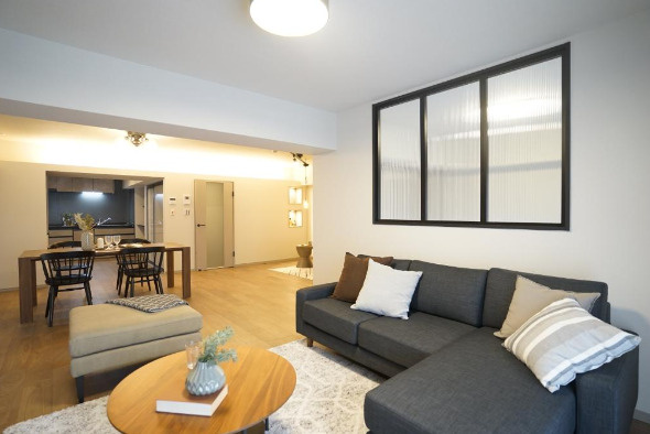 日商岩井芦屋翠ヶ丘マンションの居間・リビング