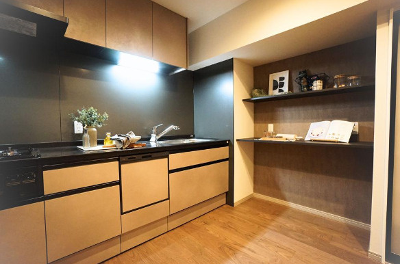 日商岩井芦屋翠ヶ丘マンションのキッチン|キッチン周りにも収納がたっぷり