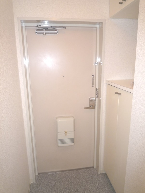 ヒルズ南戸塚3の玄関