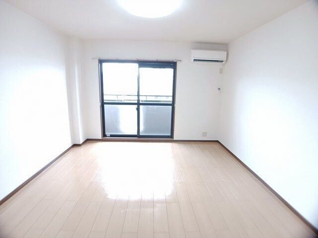 ヴィクトリー　　刈谷市近郊の賃貸ならクラスホーム刈谷店の居間・リビング