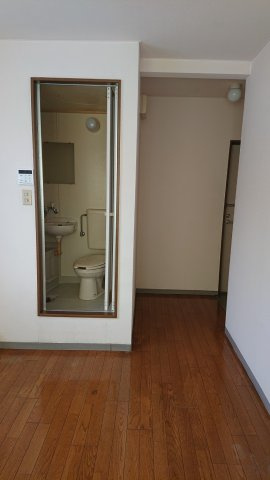 京都市左京区静市市原町の賃貸マンションの居間・リビング