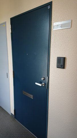 京都市左京区静市市原町の賃貸マンションの玄関