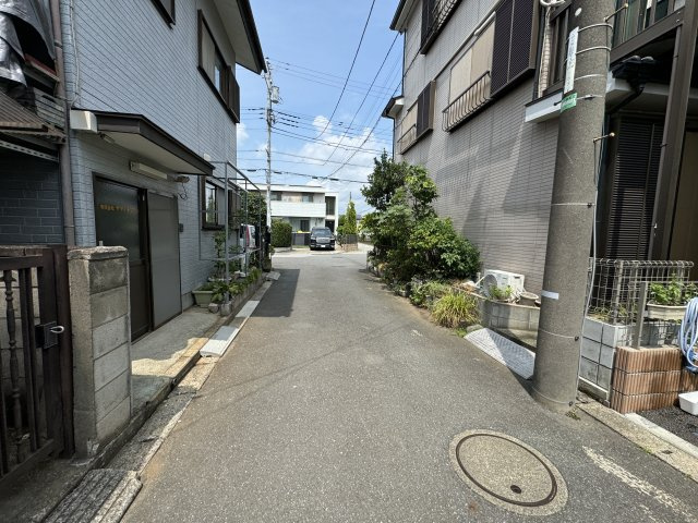 松戸市古ケ崎３丁目新築戸建【古ヶ崎小学校：9分】の前面道路含む現地写真|東側前面道路