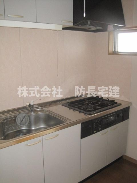 ＮＫハイツのキッチン|コンパクトなキッチンで掃除もラクラク