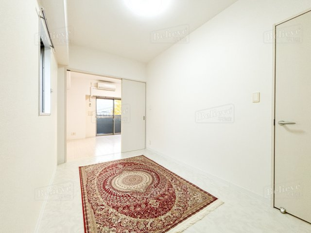 ソレイユ中央の寝室|クローゼット付きの洋室です★