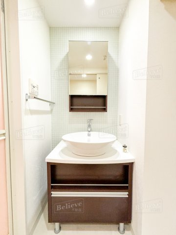 ソレイユ中央の洗面所|明るい洗面所です♪