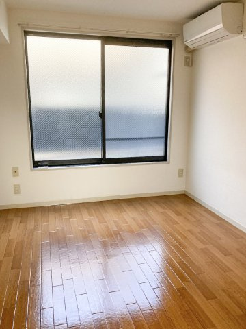 【洋室】 | サニーガーデン | 7帖
別室の同設備写真を使用しております。現況優先となります。
