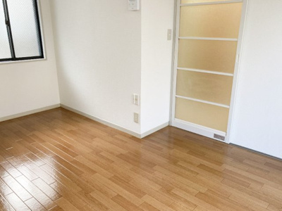 【内装】 | サニーガーデン | 2面採光
別室の同設備写真を使用しております。現況優先となります。
