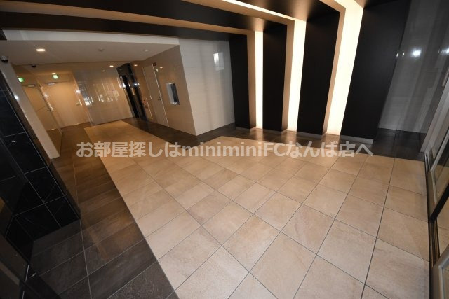 プレサンス堺筋本町駅前のエントランス