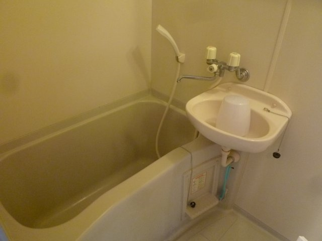 プレサンス千日前通の浴室