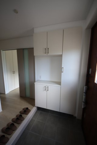 《仲介手数料無料》緑区大字三室7207-2新築一戸建ての玄関|撮影日 2024年8月26日 12:20 晴れ