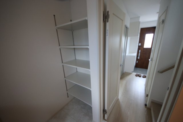 《仲介手数料無料》緑区大字三室7207-2新築一戸建ての玄関|撮影日 2024年8月26日 12:20 晴れ