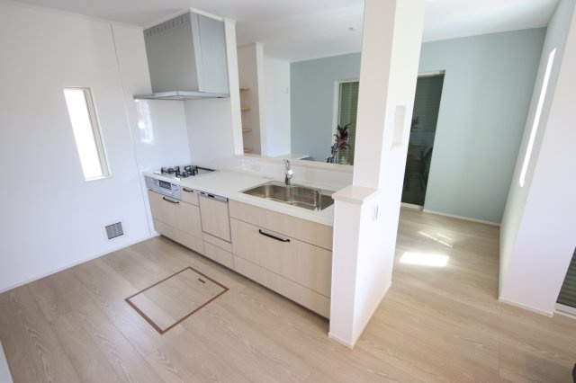 《仲介手数料無料》緑区大字三室7207-2新築一戸建てのキッチン|撮影日 2024年8月26日 12:20 晴れ