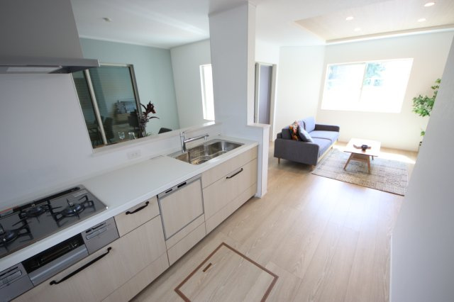 《仲介手数料無料》緑区大字三室7207-2新築一戸建てのキッチン|撮影日 2024年8月26日 12:20 晴れ