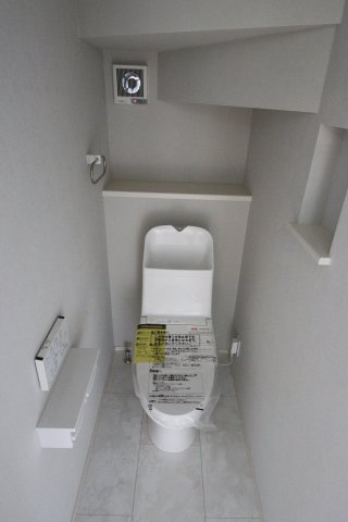 《仲介手数料無料》緑区大字三室7207-2新築一戸建てのトイレ|撮影日 2024年8月26日 12:20 晴れ