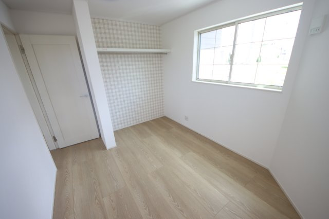 《仲介手数料無料》緑区大字三室7207-2新築一戸建ての洋室|撮影日 2024年8月26日 12:20 晴れ