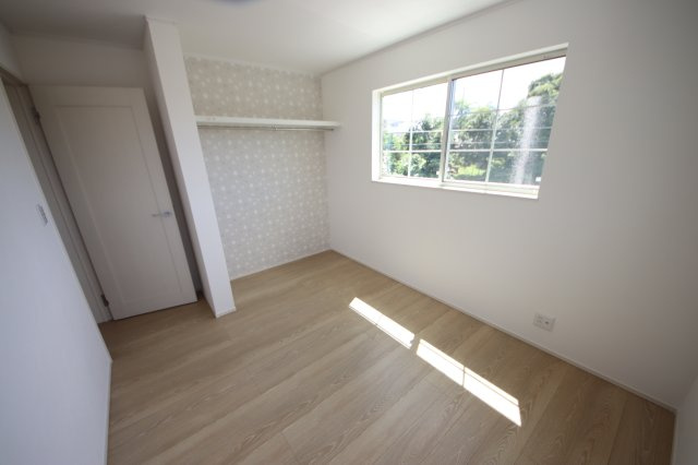 《仲介手数料無料》緑区大字三室7207-2新築一戸建ての洋室|撮影日 2024年8月26日 12:20 晴れ