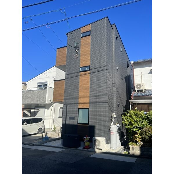 プリシェール名塚の外観