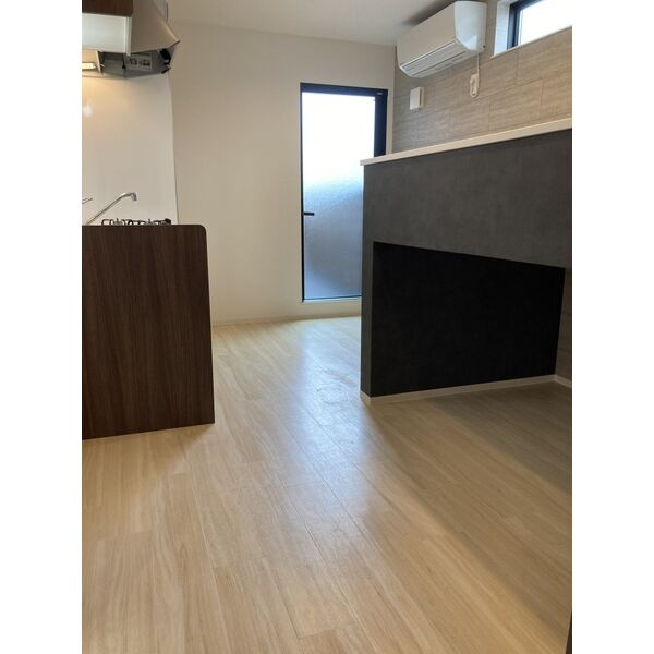 プリシェール名塚の居間・リビング