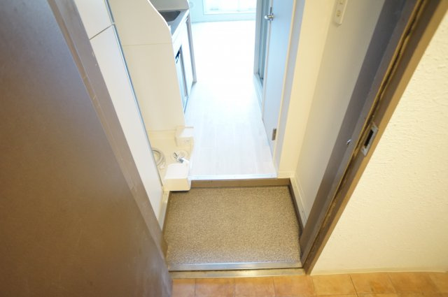 ノーリーズン前原西の玄関