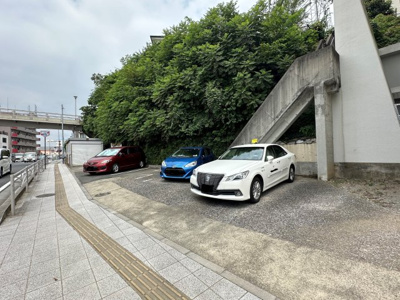 【外観】 | 保土ヶ谷中学校下駐車場