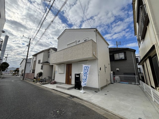 【前面道路含む現地写真】 | 前面4.3ｍ公道は、車通りはほとんど御座いません。お子様の飛び出しなどにも安心できる立地かと思います。
