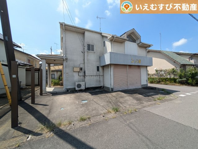熊谷市上須戸店舗付住宅の駐車場