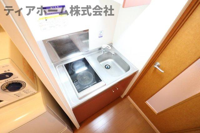 レオパレスまさごのキッチン|ガラストップで掃除もラクラク♪