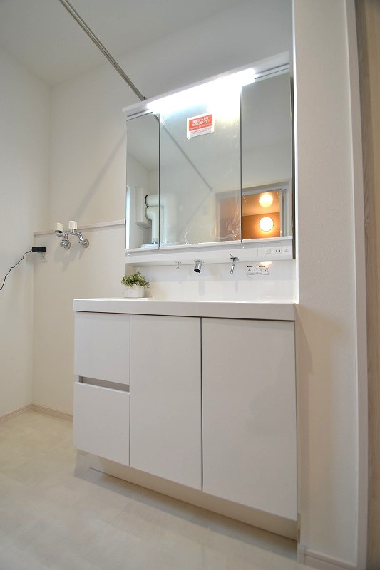 新琴似10条4丁目　2号棟の独立洗面台