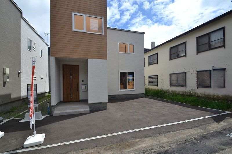 新琴似10条4丁目　2号棟の駐車場