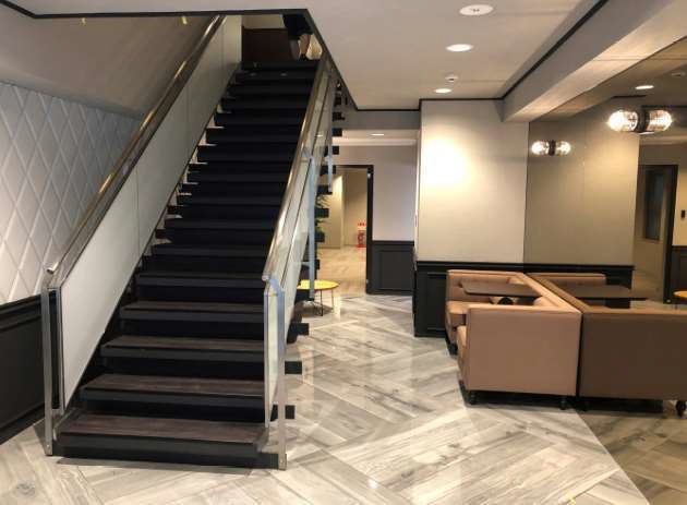 エスト・グランディールCARO赤坂のエントランス