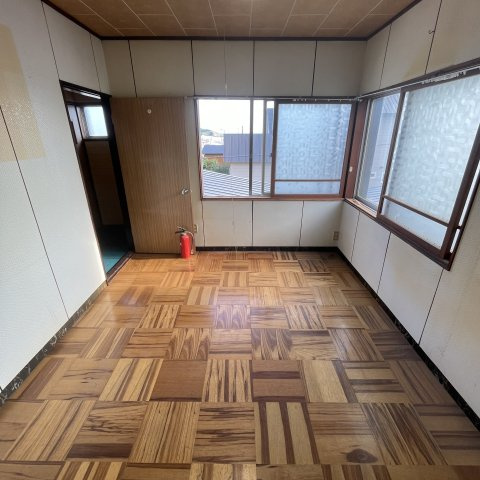 室蘭市宮の森町2丁目5－5戸建の居間・リビング