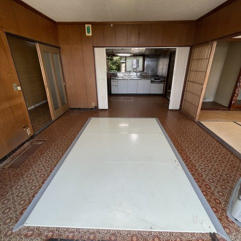 室蘭市宮の森町2丁目5－5戸建の居間・リビング