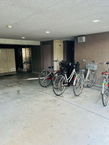 エスコート東大前の駐輪場