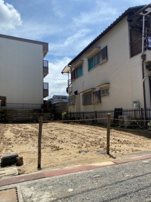 【前面道路含む現地写真】 | 東助松町1丁目　土地 | 前面道路含む現地写真です