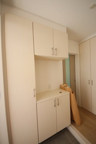 《仲介手数料無料》緑区大字三室7207-2新築一戸建ての玄関|撮影日 2024年8月26日 12:20 晴れ