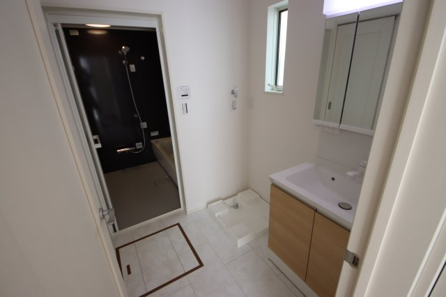 《仲介手数料無料》緑区大字三室7207-2新築一戸建てのランドリースペース|撮影日 2024年8月26日 12:20 晴れ