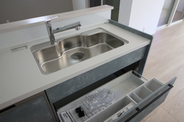 《仲介手数料無料》緑区大字三室7207-2新築一戸建てのキッチン|撮影日 2024年8月26日 12:20 晴れ