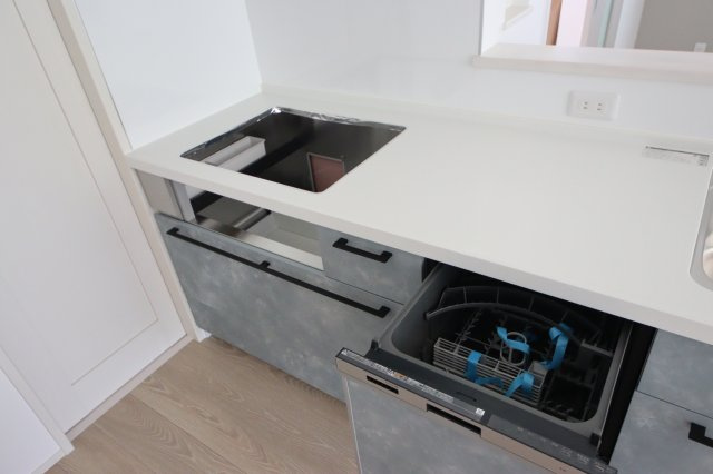 《仲介手数料無料》緑区大字三室7207-2新築一戸建てのキッチン|撮影日 2024年8月26日 12:20 晴れ