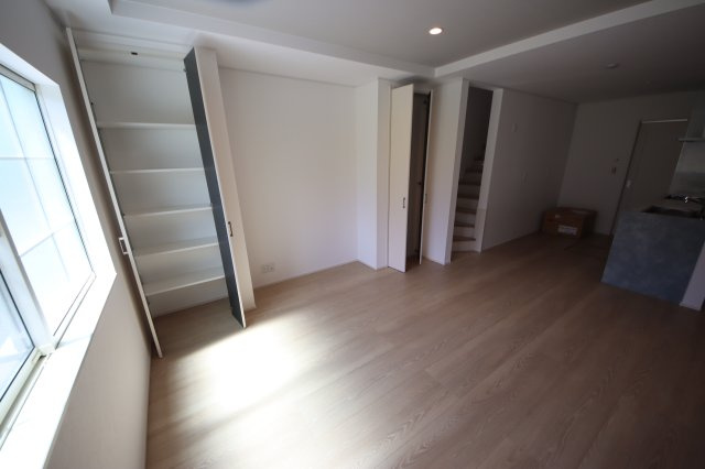 《仲介手数料無料》緑区大字三室7207-2新築一戸建ての居間・リビング|撮影日 2024年8月26日 12:20 晴れ