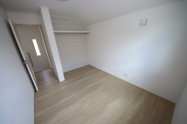 《仲介手数料無料》緑区大字三室7207-2新築一戸建ての洋室|撮影日 2024年8月26日 12:20 晴れ