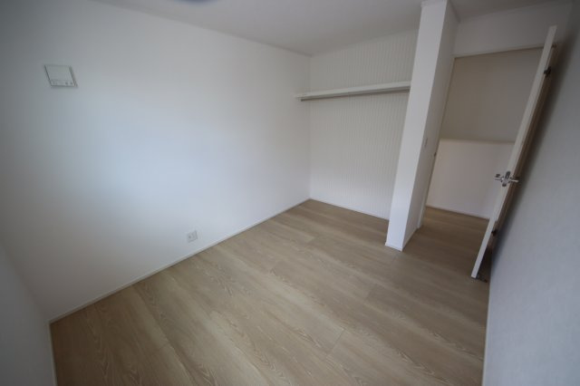 《仲介手数料無料》緑区大字三室7207-2新築一戸建ての洋室|撮影日 2024年8月26日 12:20 晴れ