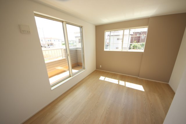 《仲介手数料無料》緑区大字三室7207-2新築一戸建ての洋室|撮影日 2024年8月26日 12:20 晴れ