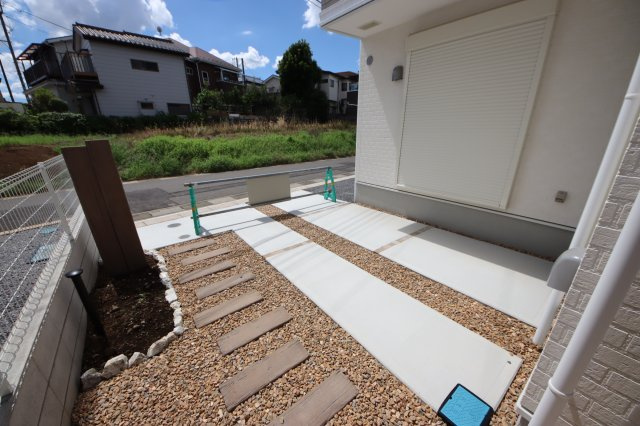 《仲介手数料無料》緑区大字三室7207-2新築一戸建ての駐車場|撮影日 2024年8月26日 12:20 晴れ