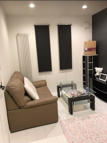 堀川町　「家は品質！」当社施工の中古住宅　2015年築　4LDKのその他共用部分|1Fリビング風　2ドア1ルーム