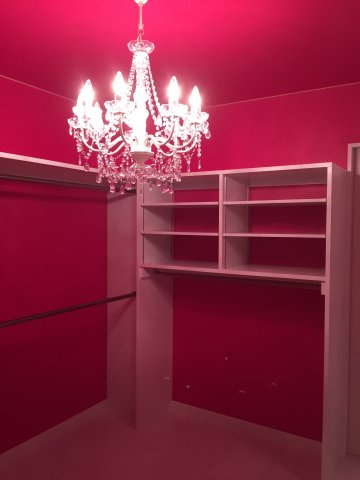 堀川町　「家は品質！」当社施工の中古住宅　2015年築　4LDKのその他共用部分|ウォークインクローゼットのおしゃれな照明　新築時